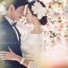 绽放在白色婚纱下的美丽新娘：一个完美爱情故事的开始