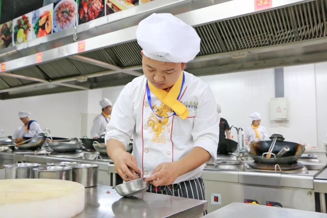 24小时上门厨师接单，让美食随时充满生活的色彩