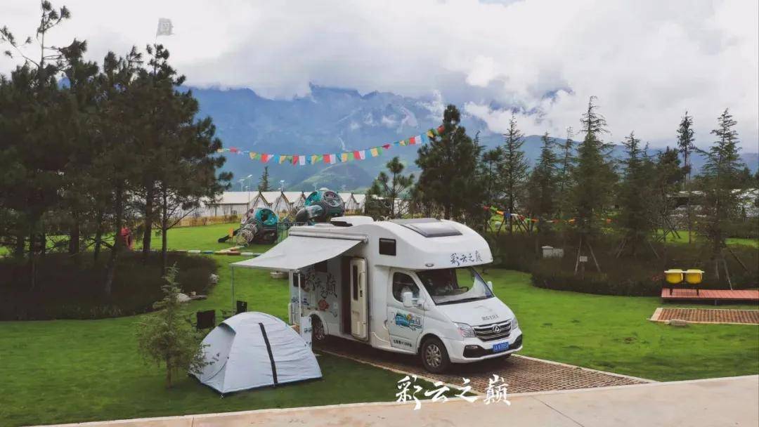 浪漫之旅：房车旅拍广告拍摄带你探索不一样的旅行方式