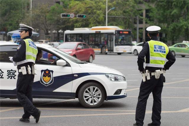 车祸现场的四个步骤详解：急救、报警、事故现场保护、责任认定