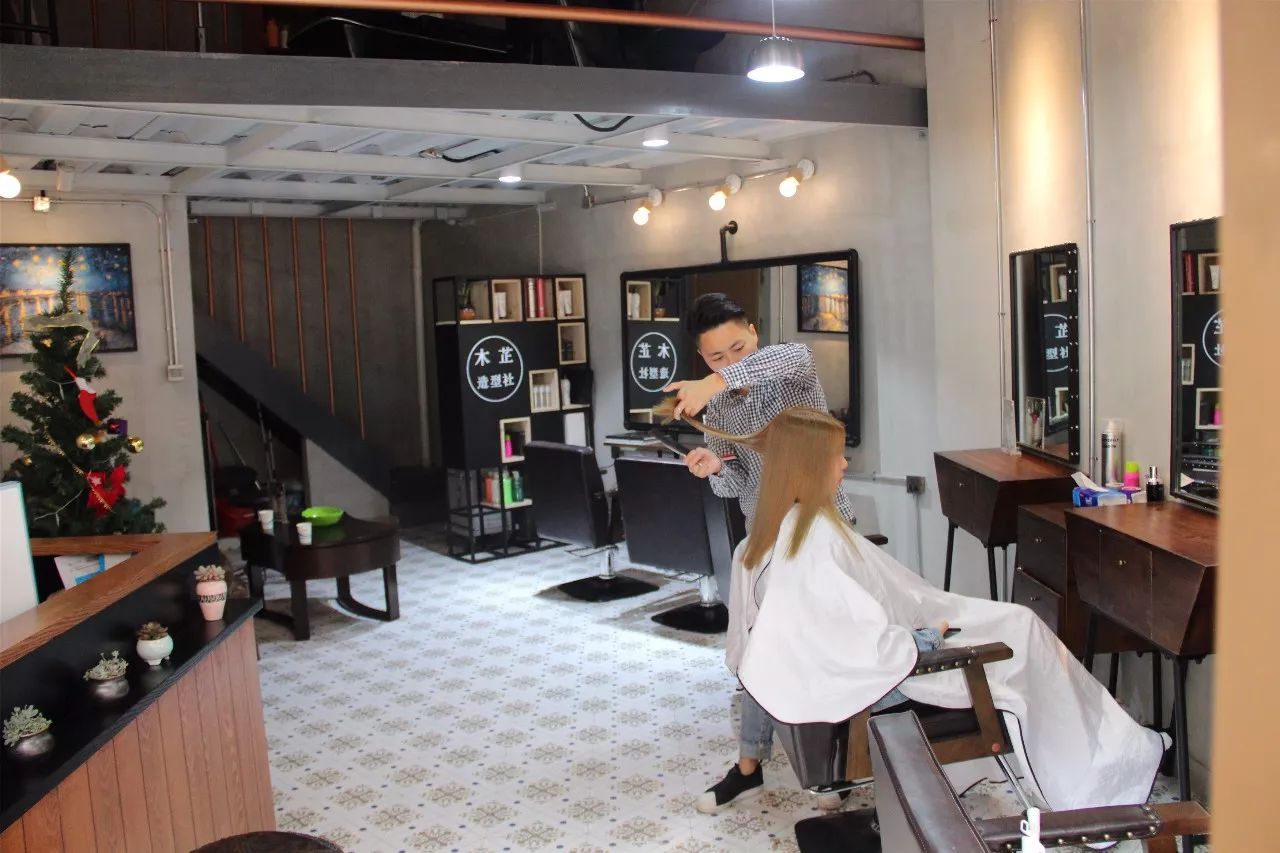 托尼美发门店一览表：找到最适合你的发型店