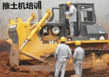 推土机工作视频：细腻展示挖土操作的视频教程