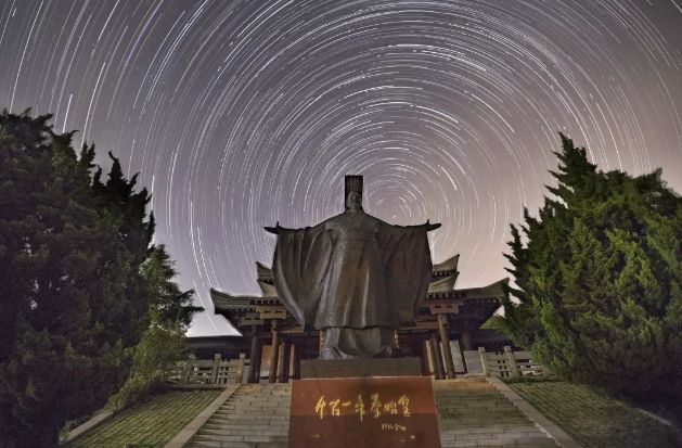 探寻历史的奇迹：《史前公园》带您穿越时空的神秘探索