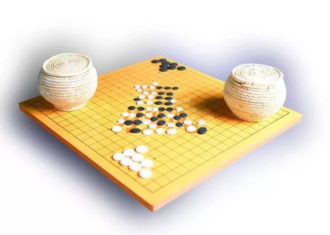 下载围棋经典版App，畅游古典棋局，挑战揭示围棋奥秘。