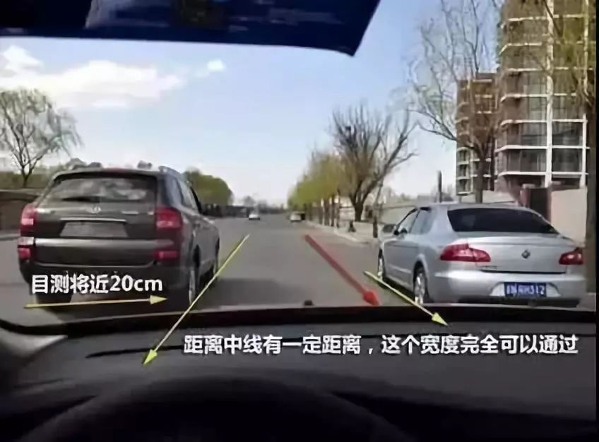 车辆行驶时发出嘈杂噪音怎么解决？