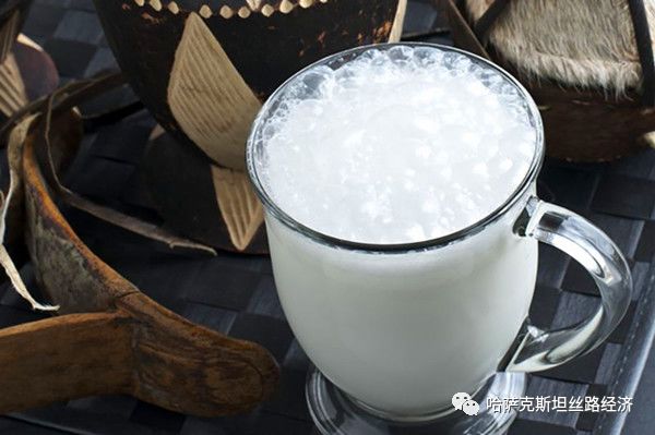 沙漠农场：品尝营养丰富的骆驼奶，探索特殊的农场文化
