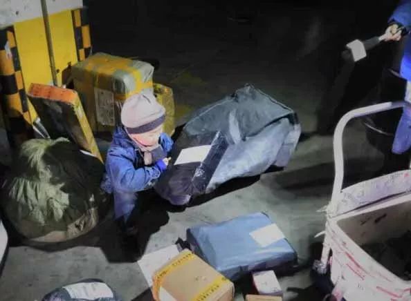 探索青岛快递男孩最新状况和故事